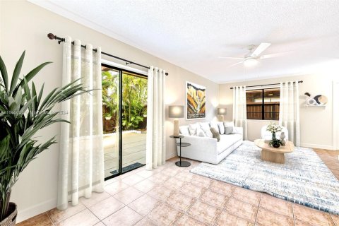 Condo in Miami, Florida, 2 bedrooms  № 1393511 - photo 4