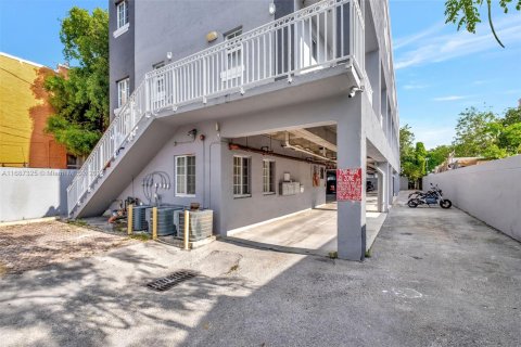 Commercial property in Miami, Florida № 1428175 - photo 2