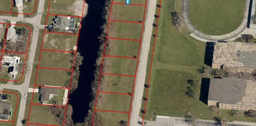 Land in Cape Coral, Florida № 350099