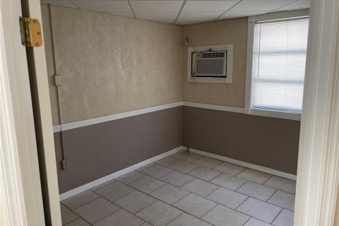 Immobilier commercial à louer à Ocala, Floride: 30.56 m2 № 214571 - photo 3