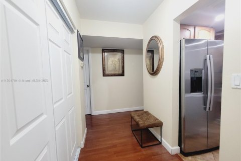 Condo in Lauderhill, Florida, 3 bedrooms  № 912880 - photo 7