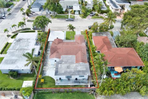 Casa en venta en North Bay Village, Florida, 5 dormitorios, 242.75 m2 № 1004439 - foto 19
