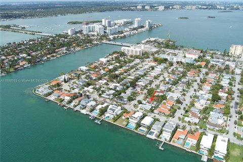 Villa ou maison à vendre à North Bay Village, Floride: 5 chambres, 242.75 m2 № 1004439 - photo 3