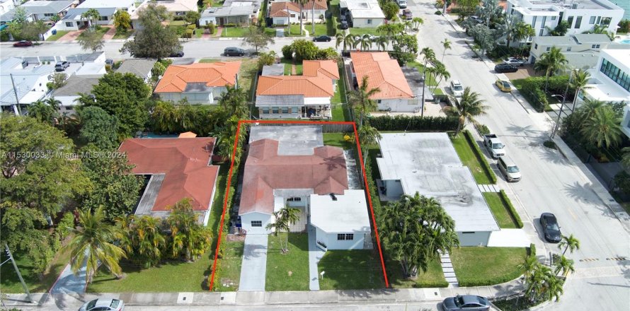 Casa en North Bay Village, Florida 5 dormitorios, 242.75 m2 № 1004439