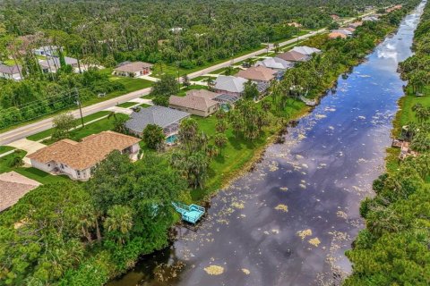 Villa ou maison à vendre à North Port, Floride: 2 chambres, 157.38 m2 № 1298870 - photo 4