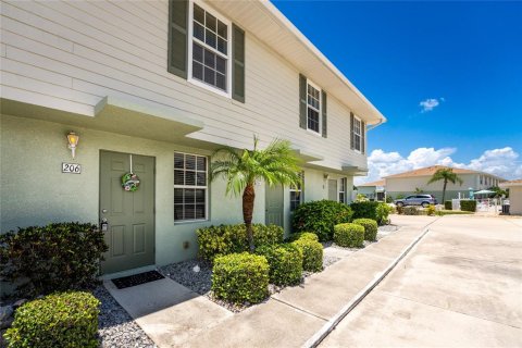 Touwnhouse à vendre à Punta Gorda, Floride: 2 chambres, 102.75 m2 № 1266581 - photo 1