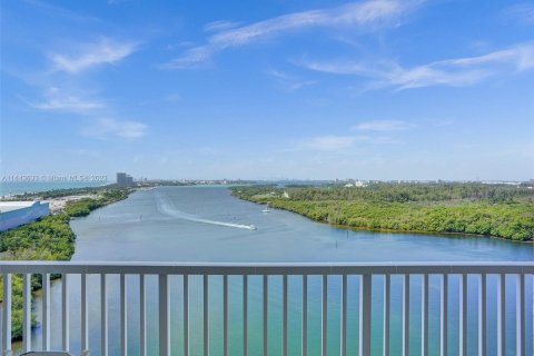 Copropriété à vendre à Sunny Isles Beach, Floride: 1 chambre, 70.79 m2 № 691496 - photo 9