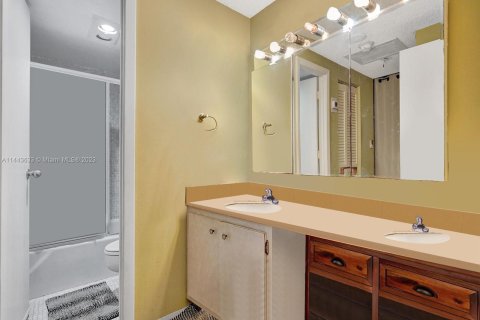 Copropriété à vendre à Sunny Isles Beach, Floride: 1 chambre, 70.79 m2 № 691496 - photo 8