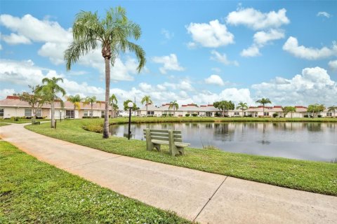 Condo in Holiday, Florida, 2 bedrooms  № 1366936 - photo 23