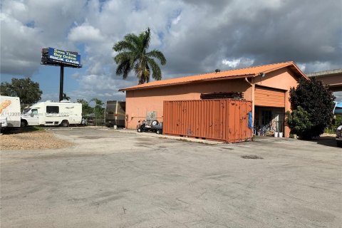 Commercial property in Dania Beach, Florida № 9808 - photo 5