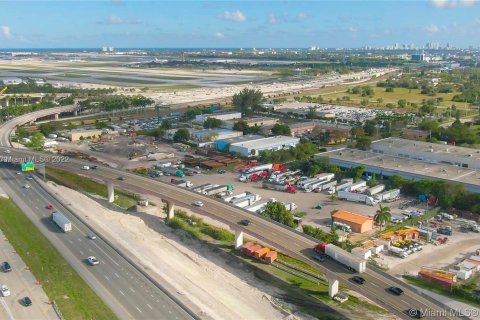 Commercial property in Dania Beach, Florida № 9808 - photo 2