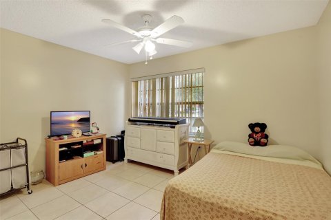 Купить виллу или дом в Маргит, Флорида 3 спальни, 126.35м2, № 941056 - фото 14
