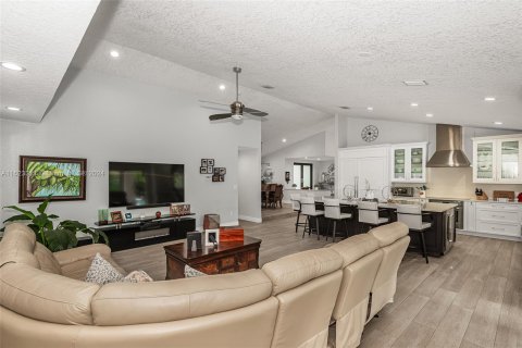 Casa en venta en Miami, Florida, 4 dormitorios, 278.43 m2 № 1270378 - foto 16