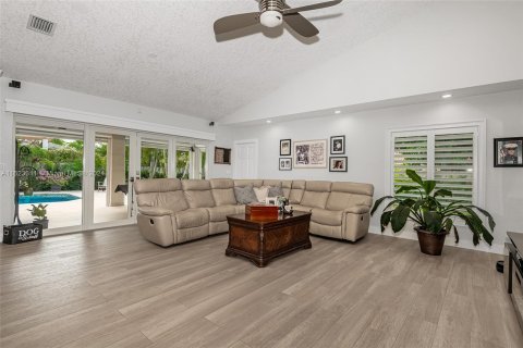 Casa en venta en Miami, Florida, 4 dormitorios, 278.43 m2 № 1270378 - foto 14