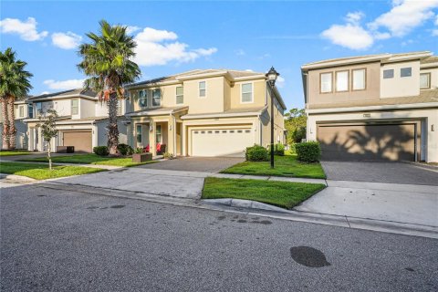 Villa ou maison à vendre à Kissimmee, Floride: 10 chambres, 395.76 m2 № 800259 - photo 2