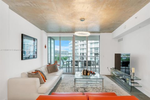 Condo in Miami Beach, Florida, 2 bedrooms  № 1364847 - photo 13