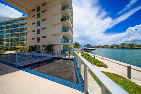 Copropriété à vendre à Miami Beach, Floride: 2 chambres, 105.44 m2 № 1364847 - photo 2