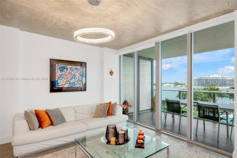 Copropriété à vendre à Miami Beach, Floride: 2 chambres, 105.44 m2 № 1364847 - photo 1