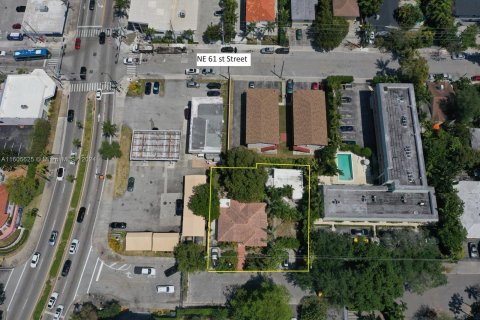 Propiedad comercial en venta en Miami, Florida № 1226092 - foto 1