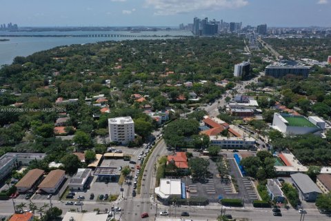 Propiedad comercial en venta en Miami, Florida № 1226092 - foto 5