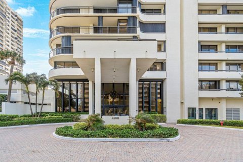 Condominio en venta en Riviera Beach, Florida, 3 dormitorios, 230.21 m2 № 934251 - foto 2