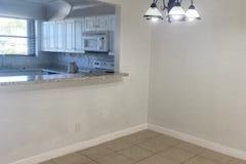 Condo in Stuart, Florida, 2 bedrooms  № 934247 - photo 8