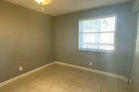 Condo in Stuart, Florida, 2 bedrooms  № 934247 - photo 2