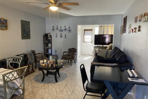 Condo in DeLand, Florida, 2 bedrooms  № 817429 - photo 3