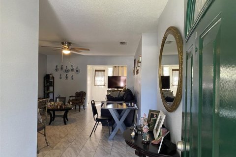 Condo in DeLand, Florida, 2 bedrooms  № 817429 - photo 2