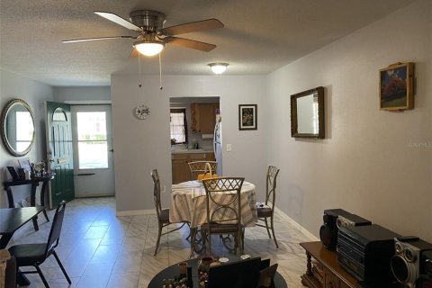 Condo in DeLand, Florida, 2 bedrooms  № 817429 - photo 5