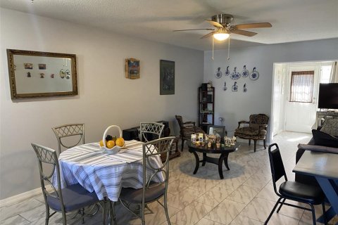 Condo in DeLand, Florida, 2 bedrooms  № 817429 - photo 4