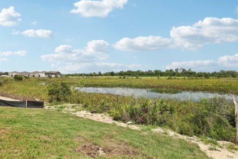 House in Davenport, Florida 4 bedrooms, 269.7 sq.m. № 1247197 - photo 24