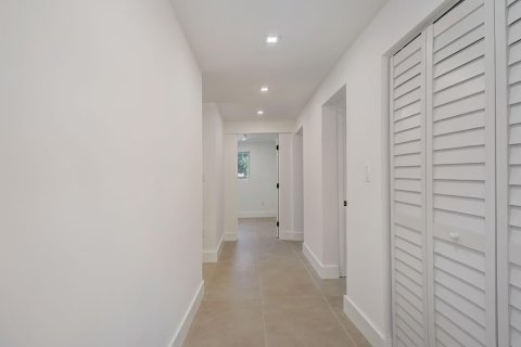 House in Fort Lauderdale, Florida 4 bedrooms, 210.89 sq.m. № 987470 - photo 9