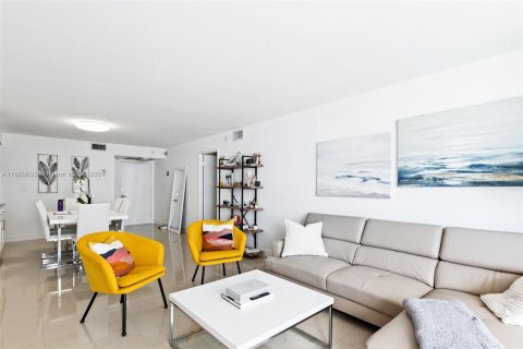 Condo in Miami Beach, Florida, 2 bedrooms  № 1410920 - photo 5