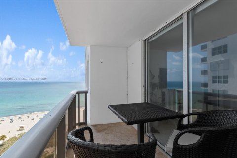 Condo in Miami Beach, Florida, 2 bedrooms  № 1410920 - photo 27