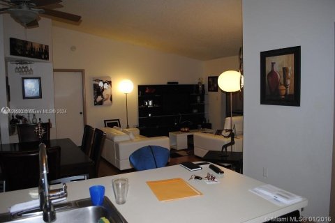 Condominio en venta en Doral, Florida, 2 dormitorios, 86.03 m2 № 1095798 - foto 8