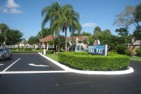 Copropriété à vendre à Doral, Floride: 2 chambres, 86.03 m2 № 1095798 - photo 2