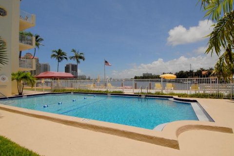 Condominio en venta en Fort Lauderdale, Florida, 1 dormitorio, 57.79 m2 № 976505 - foto 9