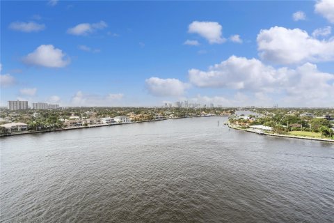 Condo in Fort Lauderdale, Florida, 2 bedrooms  № 976506 - photo 17