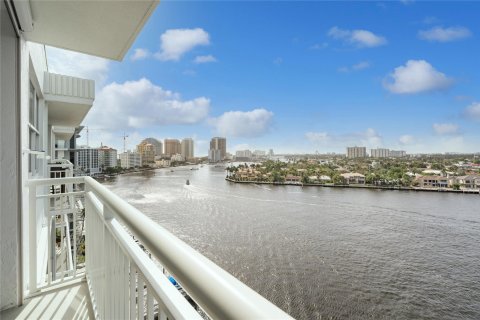 Condo in Fort Lauderdale, Florida, 2 bedrooms  № 976506 - photo 18