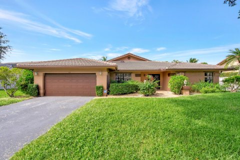 Villa ou maison à louer à Coral Springs, Floride: 4 chambres, 238.39 m2 № 788355 - photo 1