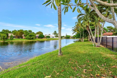 Villa ou maison à louer à Coral Springs, Floride: 4 chambres, 238.39 m2 № 788355 - photo 3