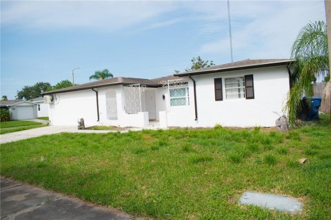 House in Holiday, Florida 3 bedrooms, 133.97 sq.m. № 1393676 - photo 1