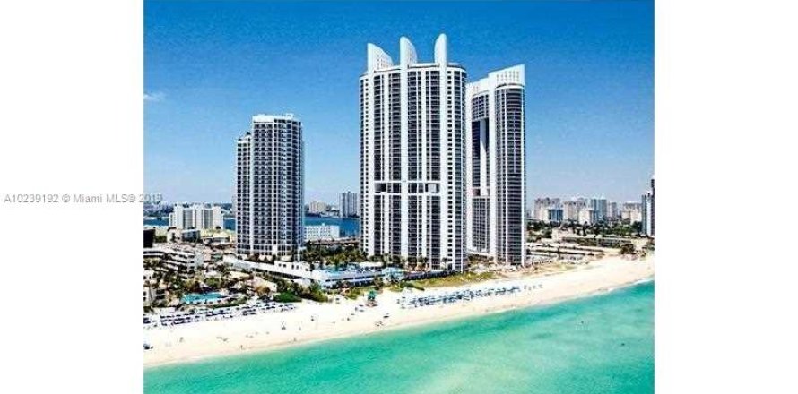 Estudio en el Condominio en Sunny Isles Beach, Florida  № 6990