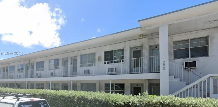 Estudio en el Condominio en Miami Beach, Florida  № 1331552