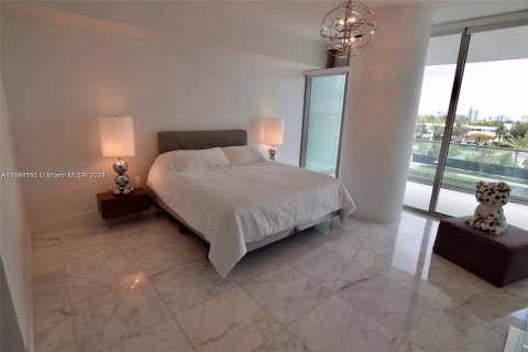 Condominio en venta en Bal Harbour, Florida, 2 dormitorios, 158.31 m2 № 1331540 - foto 13