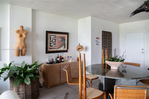 Condo in Coral Gables, Florida, 1 bedroom  № 1310508 - photo 17