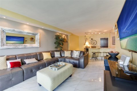 Condominio en alquiler en Miami Beach, Florida, 2 dormitorios, 99.31 m2 № 1370351 - foto 2