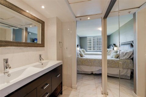 Copropriété à louer à Miami Beach, Floride: 2 chambres, 99.31 m2 № 1370351 - photo 11