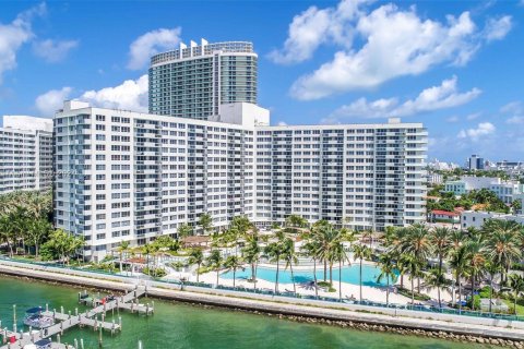 Condominio en alquiler en Miami Beach, Florida, 2 dormitorios, 99.31 m2 № 1370351 - foto 13